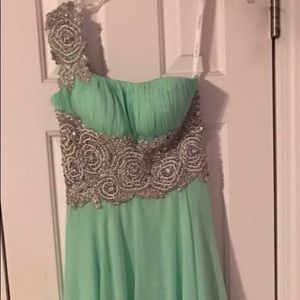 Light green Sherri Hill prom dress!